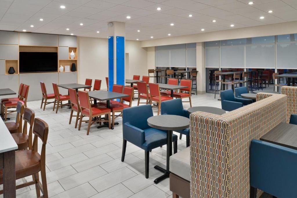 Holiday Inn Express Orlando - South Park by IHG — 5