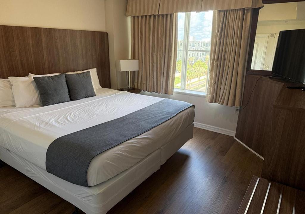The Point Hotel Apartment 603 Near to Universal — 2