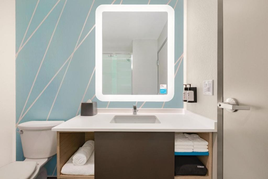 avid hotel Plano North by IHG — 3