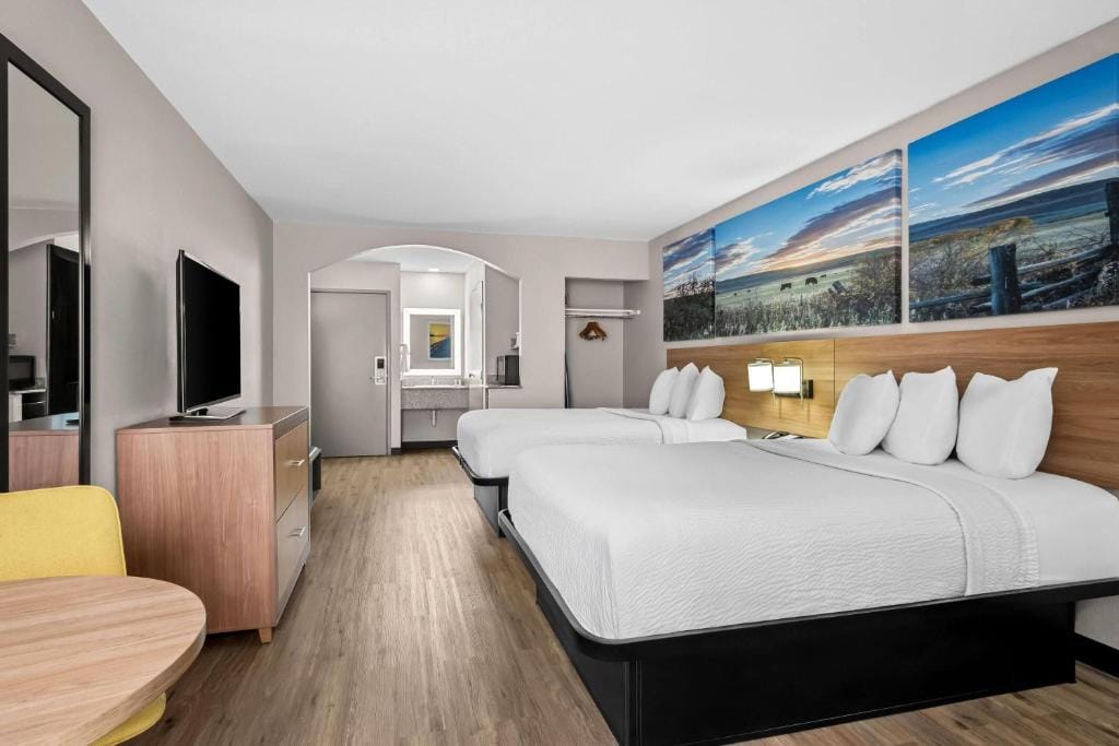 Days Inn by Wyndham Dallas Plano — 5