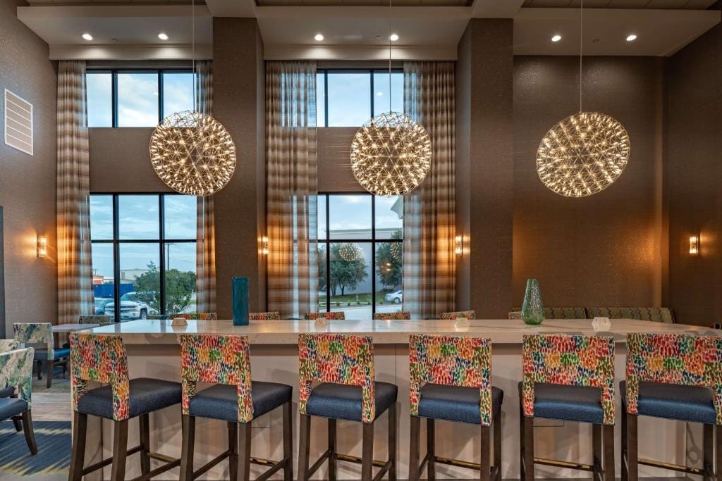 Hampton Inn & Suites Dallas/Plano Central — 5
