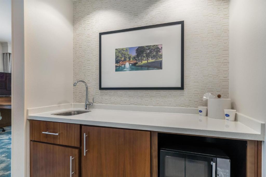 Hampton Inn & Suites Dallas/Plano-East — 3
