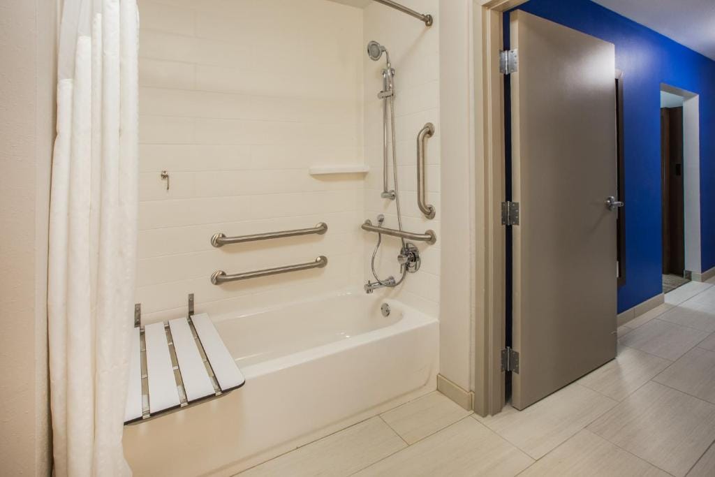 Holiday Inn Express & Suites Dallas - Plano North by IHG — 2