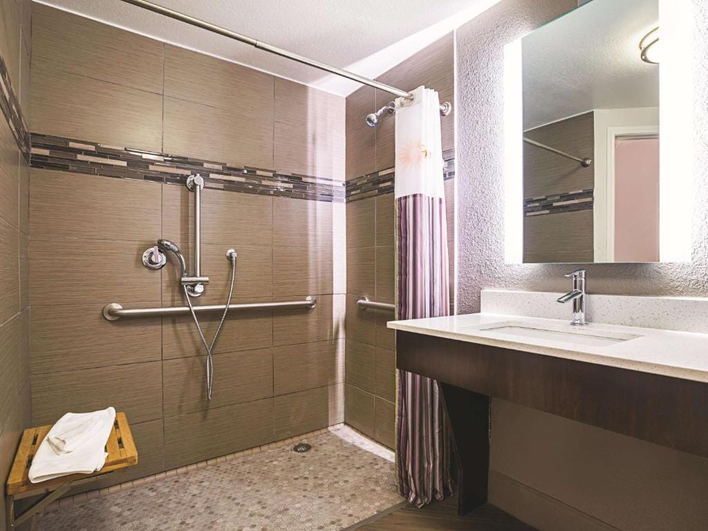 La Quinta by Wyndham Dallas Plano West — 3