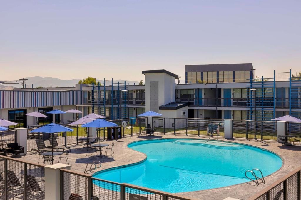 Aiden by Best Western South Reno — 4