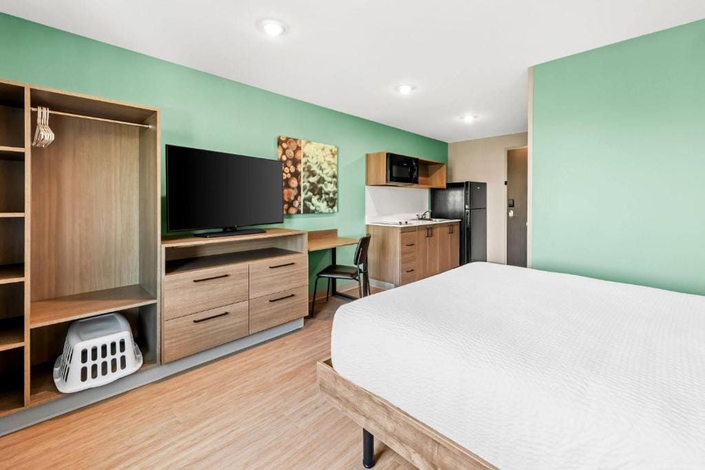 ECHO Suites Extended Stay by Wyndham Reno — 4