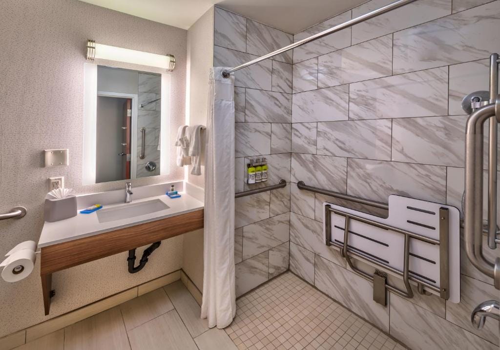 Holiday Inn Express Reno Airport by IHG — 3