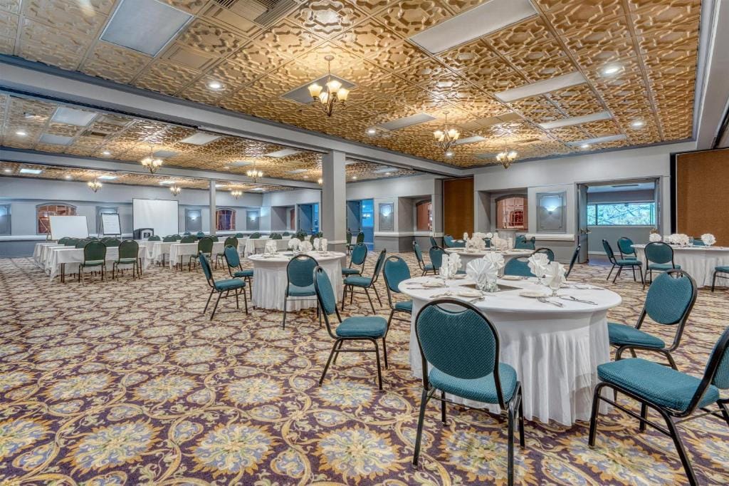 SureStay Plus Hotel by Best Western Reno Airport — 4