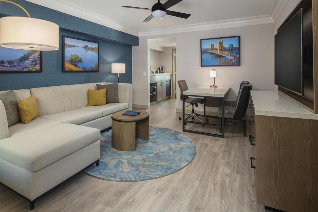 Embassy Suites by Hilton Sacramento Riverfront Promenade — 4