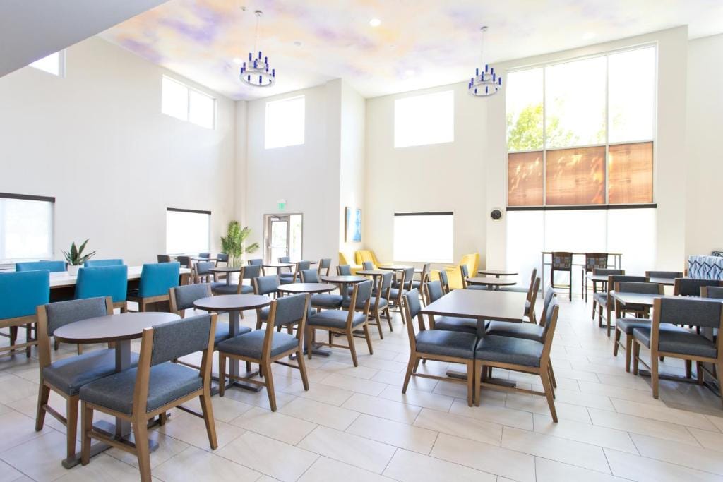 Holiday Inn Express & Suites Sacramento NE Cal Expo by IHG — 2