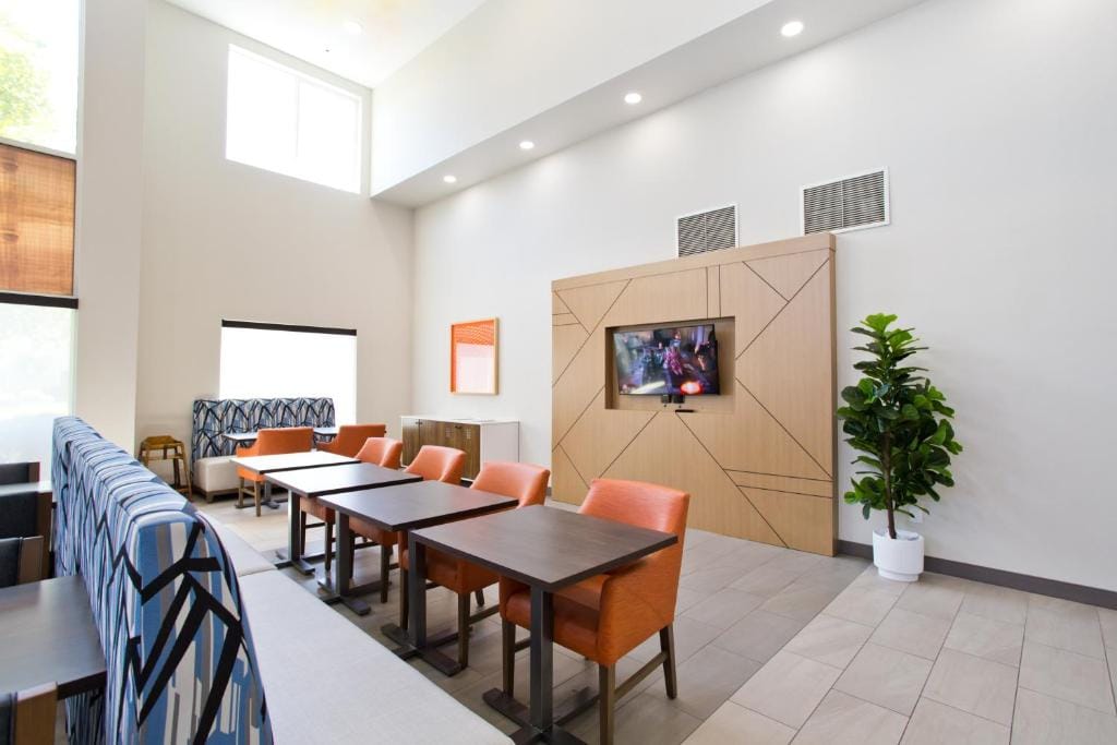 Holiday Inn Express & Suites Sacramento NE Cal Expo by IHG — 3