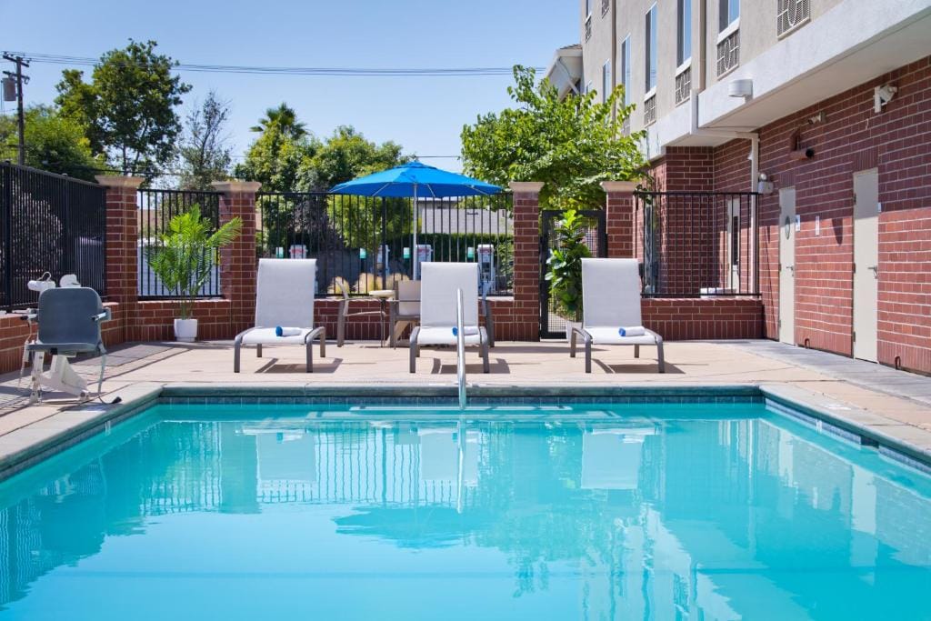 Holiday Inn Express & Suites Sacramento NE Cal Expo by IHG — 5