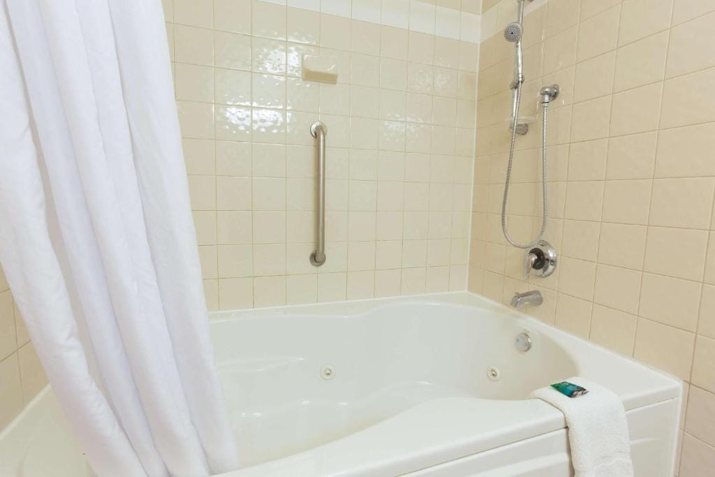 Drury Inn & Suites San Antonio North Stone Oak — 3