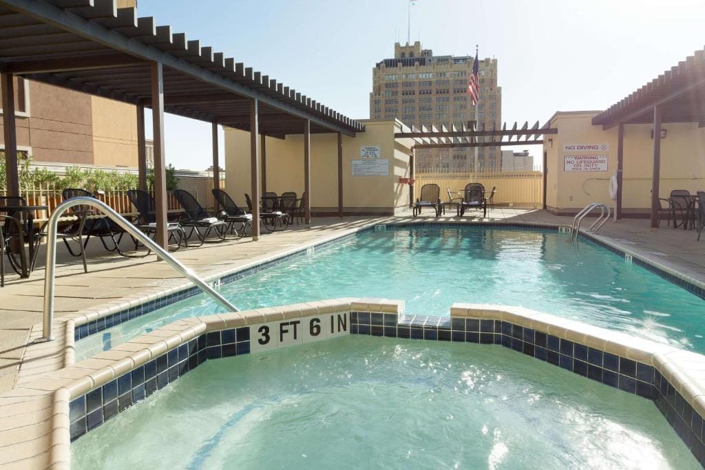 Drury Inn & Suites San Antonio Riverwalk — 4