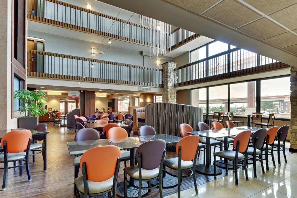 Drury Plaza Hotel San Antonio Airport — 4