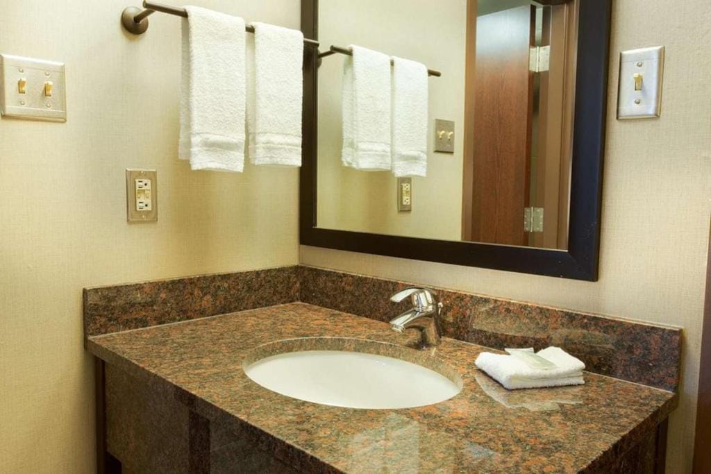 Heritage Inn & Suites San Antonio Airport, Trademark Wyndham — 3