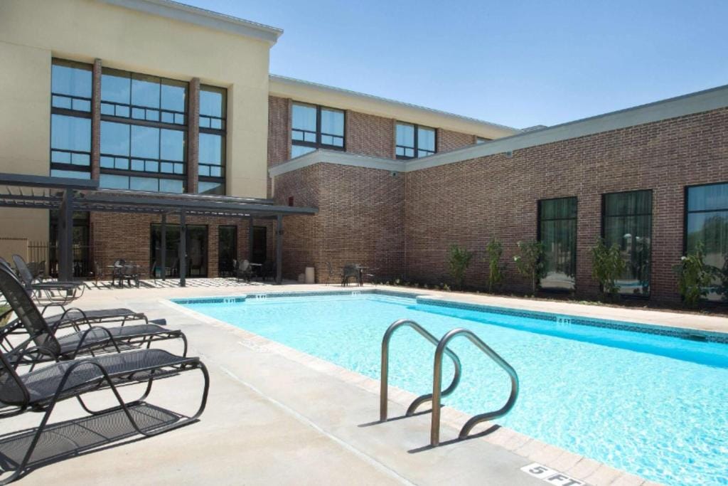 Heritage Inn & Suites San Antonio Airport, Trademark Wyndham — 4