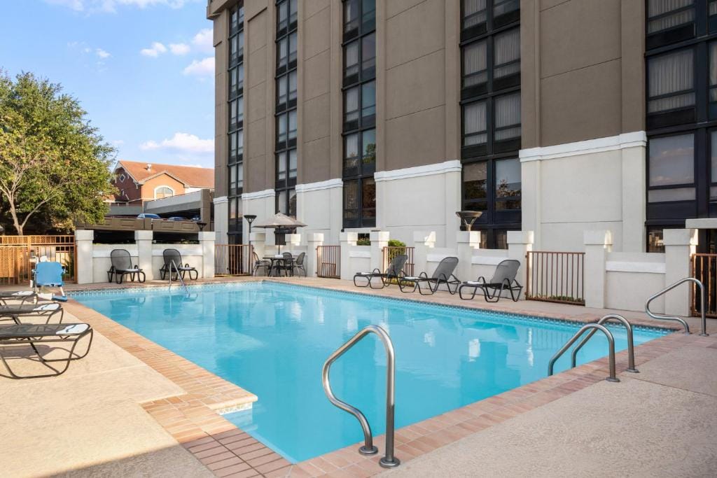 Holiday Inn Express - San Antonio Airport by IHG — 3