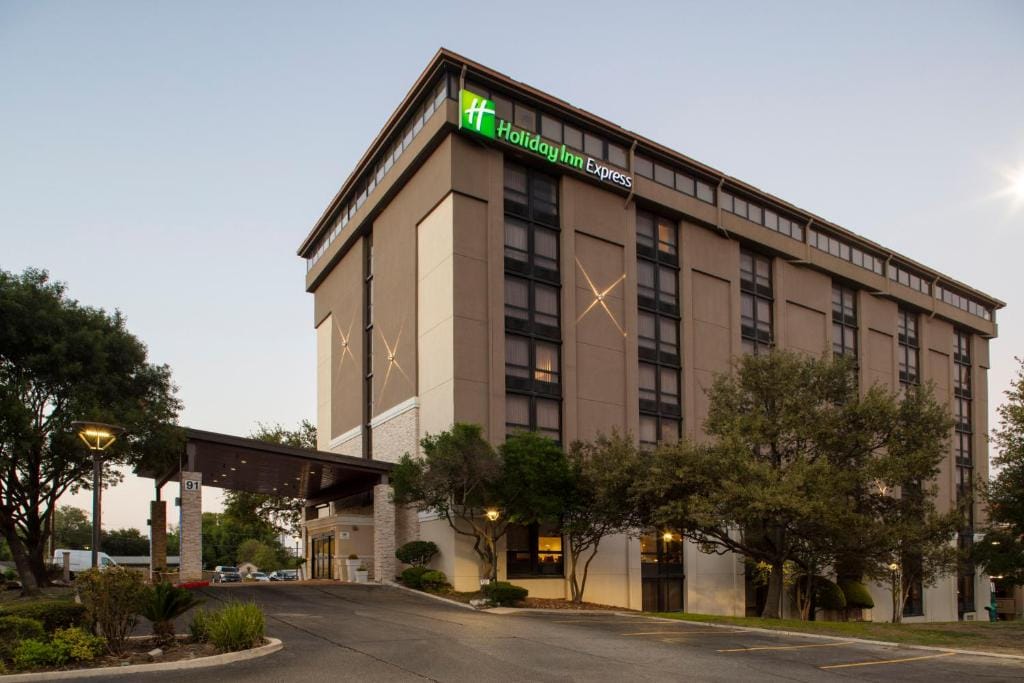 Holiday Inn Express - San Antonio Airport by IHG — 4