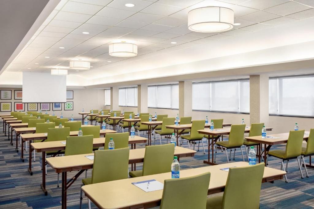 Holiday Inn Express - San Antonio Airport by IHG — 5