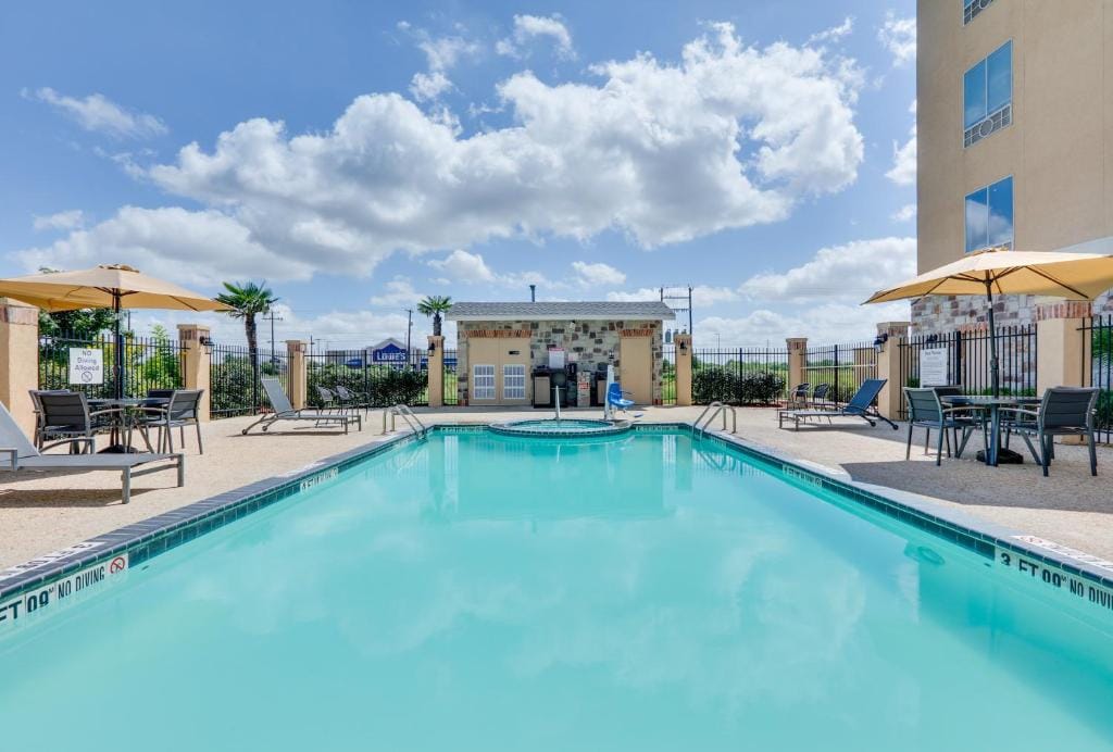 Holiday Inn Express & Suites San Antonio - Brooks City Base by IHG — 4