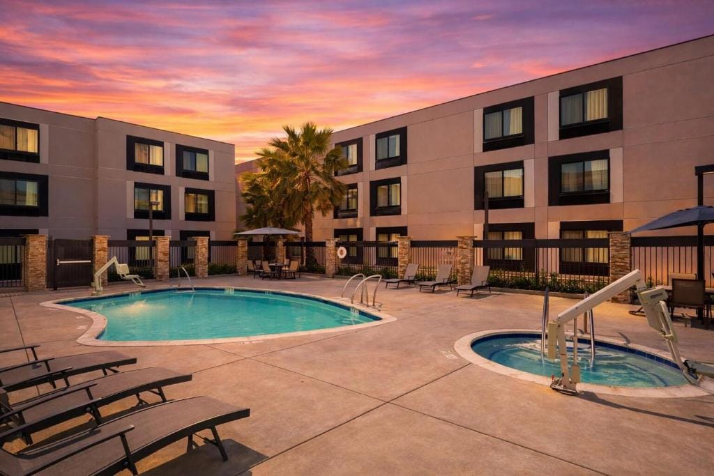Hampton Inn & Suites by Hilton San Diego SeaWorld Near Old Town — 4