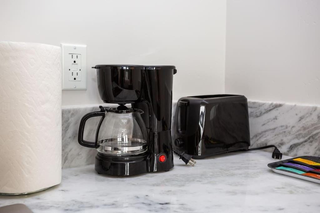 Luxurious Studio in Heart of San Diego w Cali King — 5