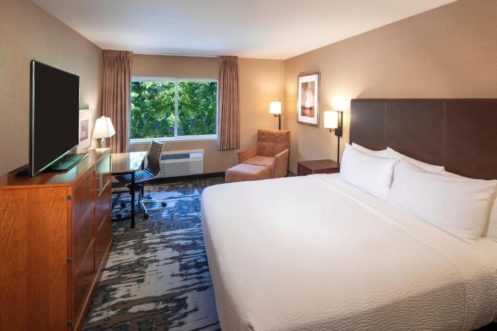 Silver Cloud Hotel - Seattle University of Washington District — 2