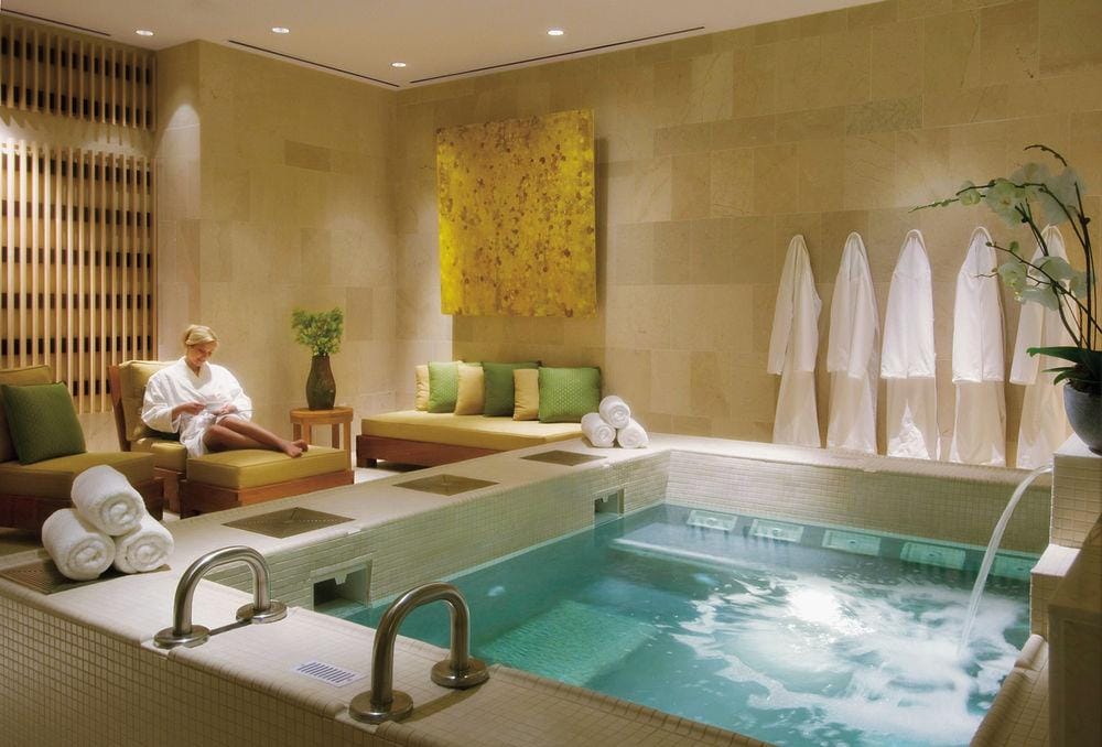 HoteLumière at the Arch - A Caesars Rewards Destination