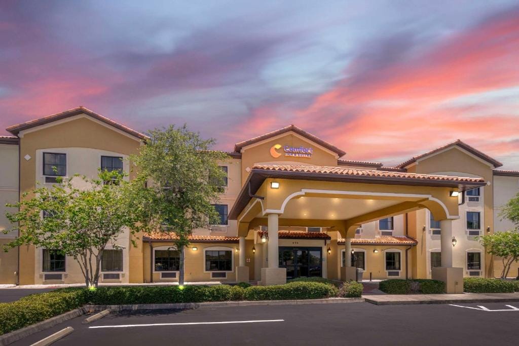 Comfort Inn & Suites Northeast - Gateway