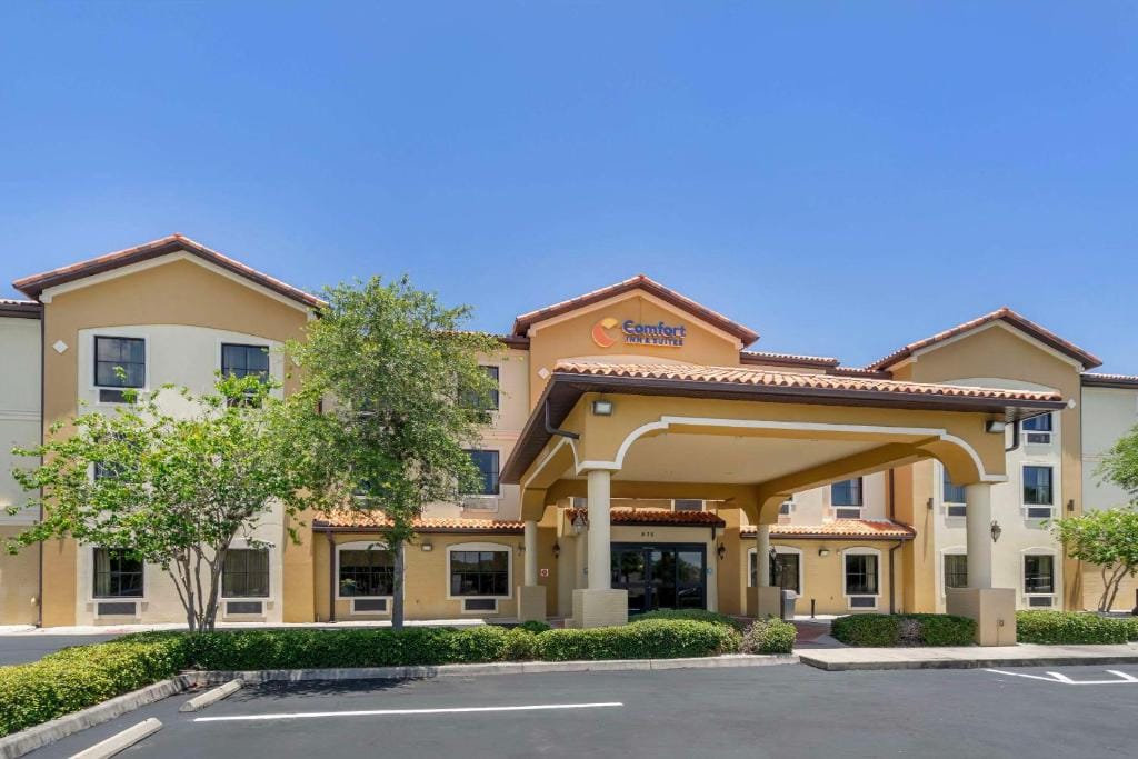 Comfort Inn & Suites Northeast - Gateway — 3