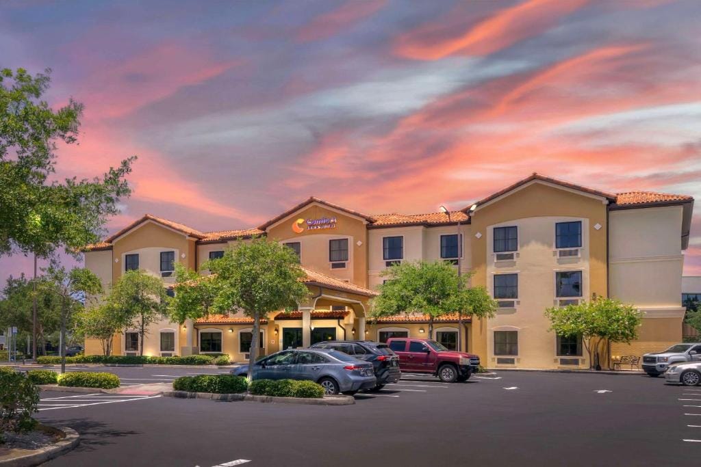 Comfort Inn & Suites Northeast - Gateway — 4