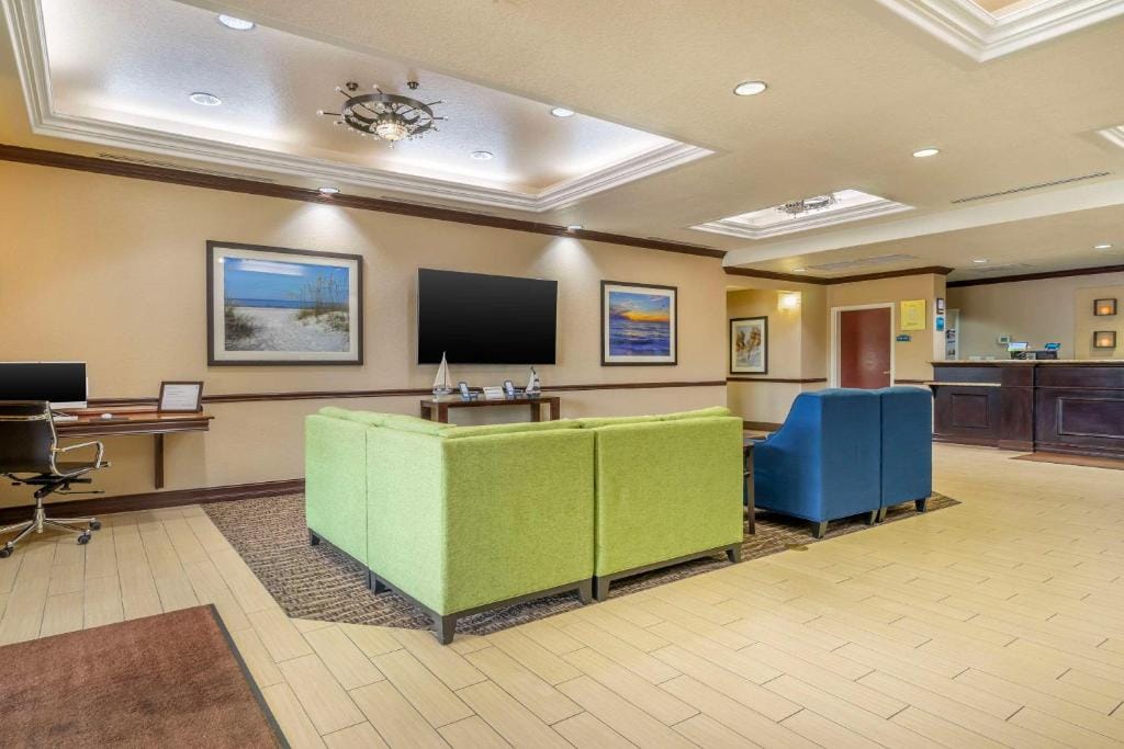 Comfort Inn & Suites Northeast - Gateway — 5