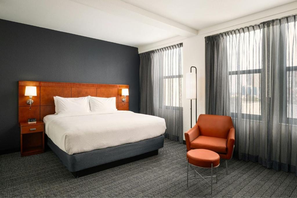 Courtyard by Marriott St. Petersburg Downtown — 2