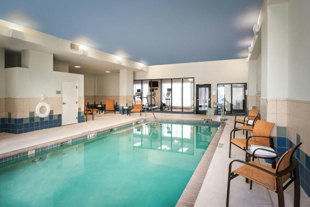 Courtyard by Marriott St. Petersburg Downtown — 4