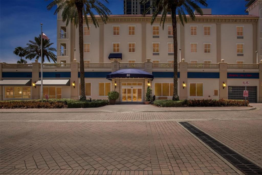 Hampton Inn & Suites St. Petersburg/Downtown — 3