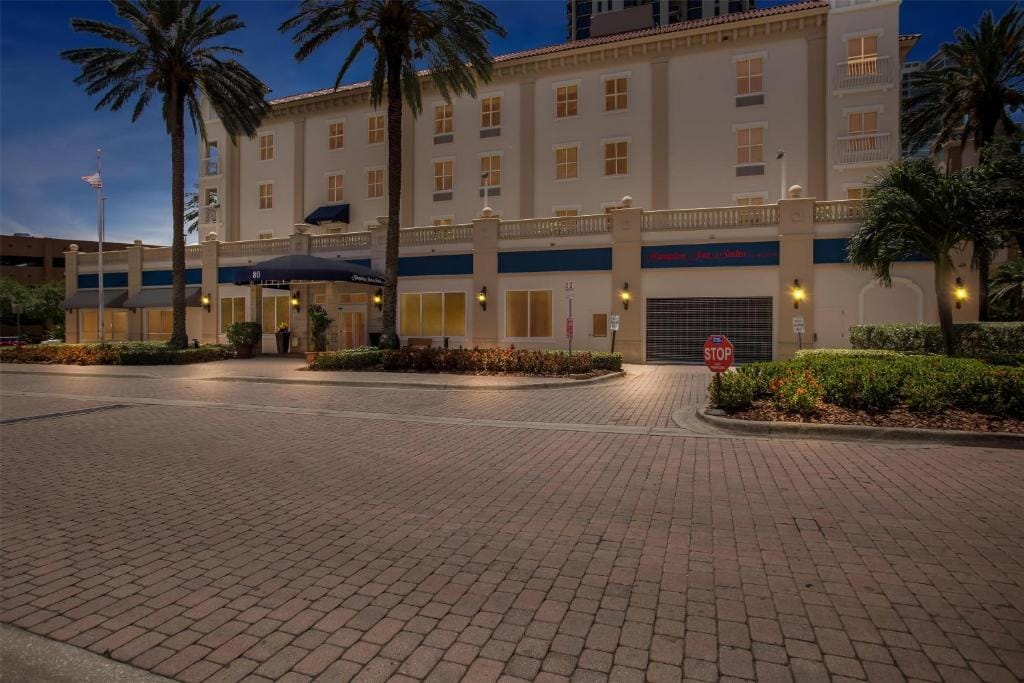 Hampton Inn & Suites St. Petersburg/Downtown — 4
