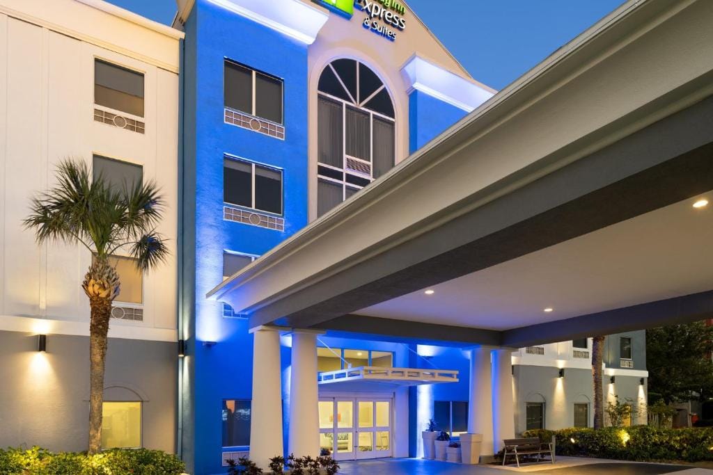 Holiday Inn Express & Suites St. Petersburg North (I-275) by IHG