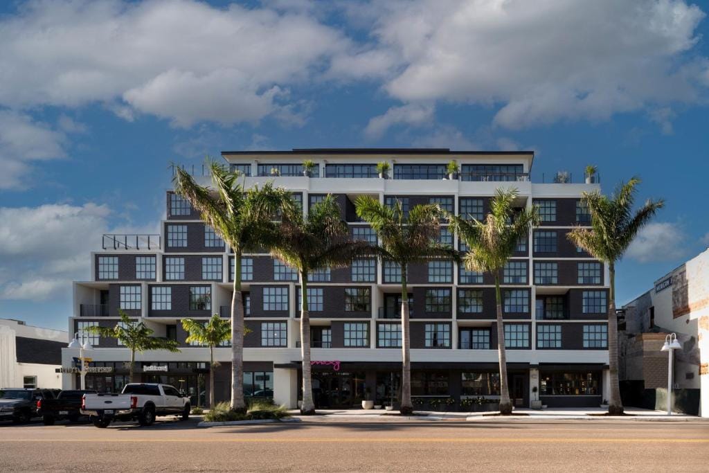 Moxy St. Petersburg Downtown — 4