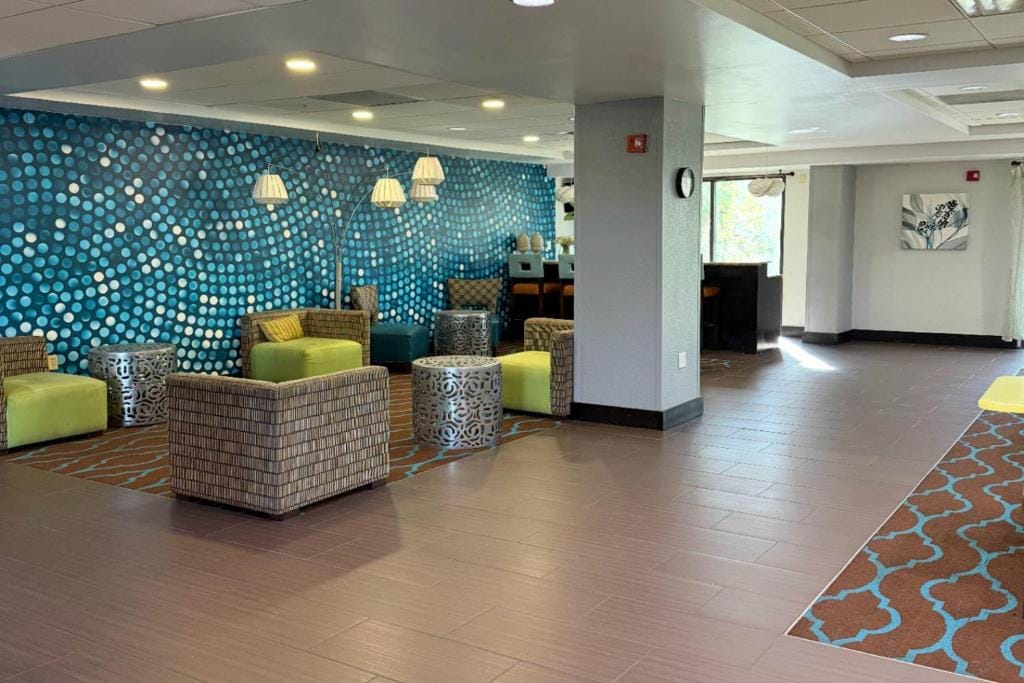 Comfort Inn & Suites Tampa North I-75