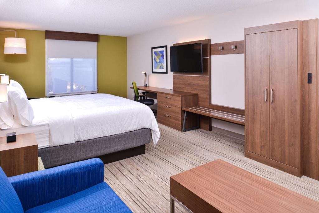 Holiday Inn Express Hotel & Suites Tampa-Anderson Road-Veterans Exp by IHG — 5
