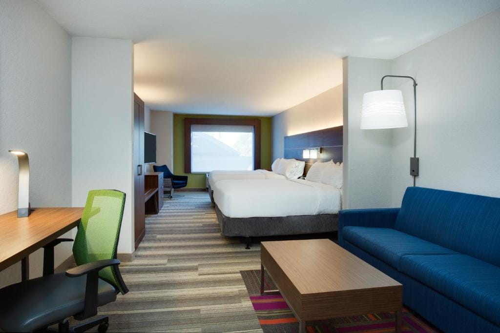 Holiday Inn Express Hotel & Suites Tampa-Fairgrounds-Casino by IHG — 2