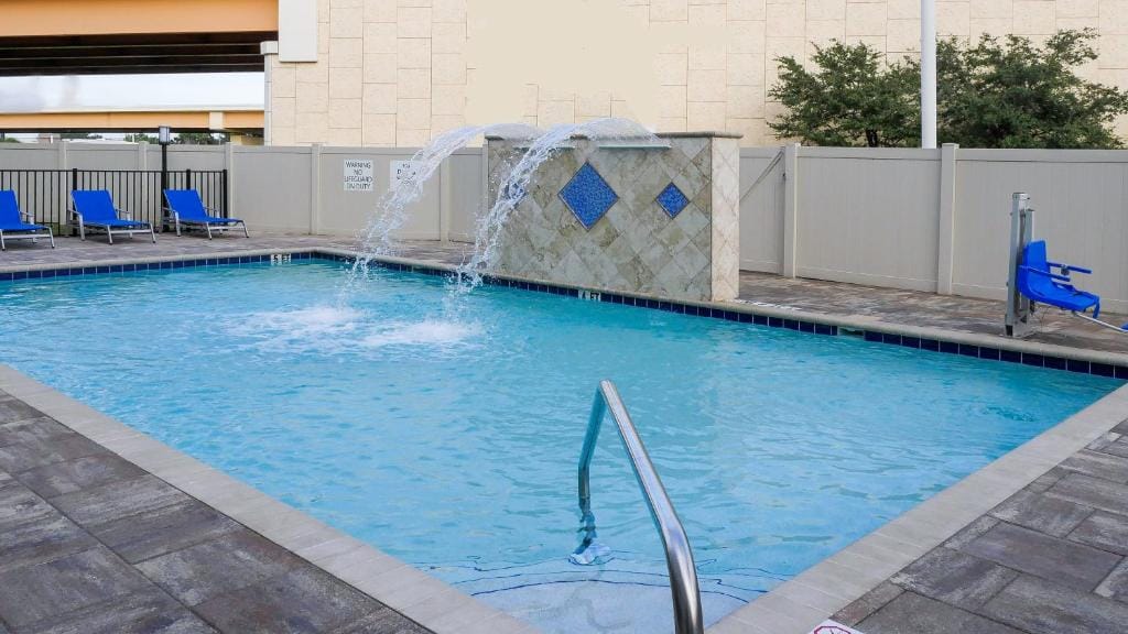 Holiday Inn Express & Suites - Tampa East - Ybor City by IHG — 4