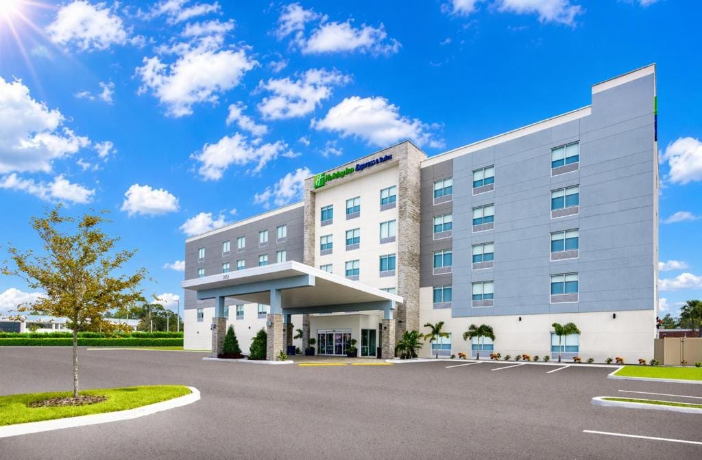 Holiday Inn Express & Suites Tampa Stadium - Airport Area by IHG