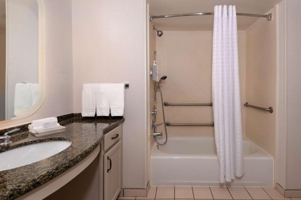 Homewood Suites by Hilton Tampa Airport - Westshore — 3