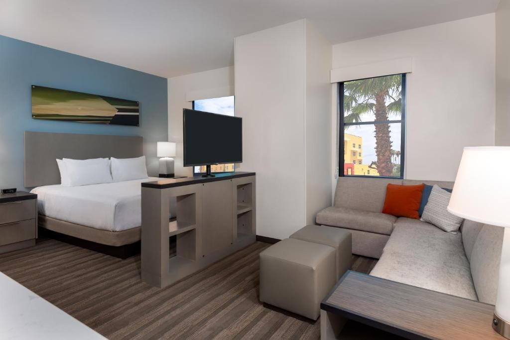 Hyatt House Tampa Airport/Westshore — 2