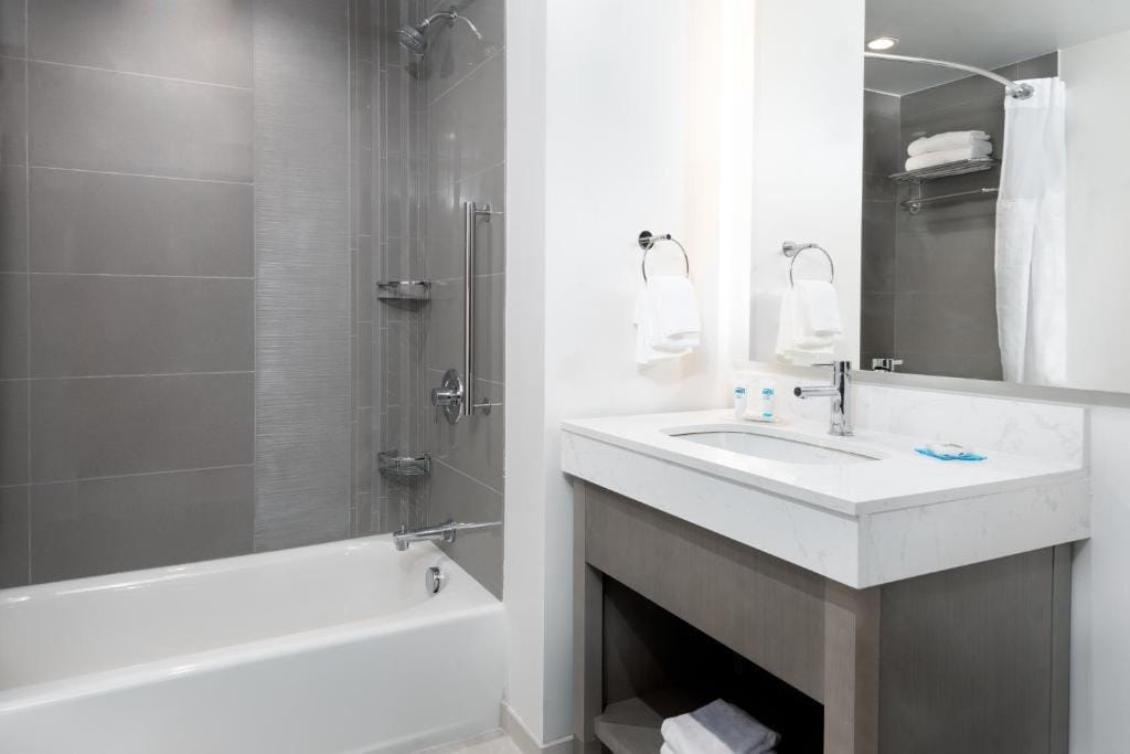 Hyatt House Tampa Airport/Westshore — 3