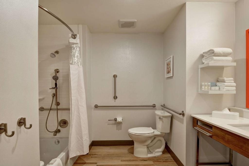 Hampton Inn Suites Tucson Tech Park — 3