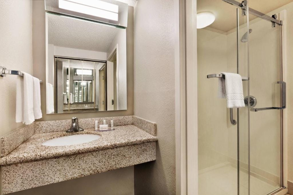 Courtyard by Marriott Tulsa Central — 3