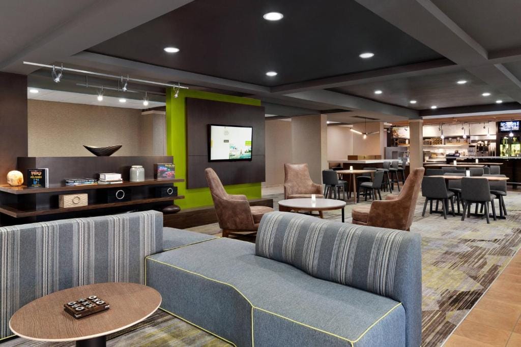 Courtyard by Marriott Tulsa Central — 4